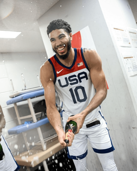 爱游戏网址-关于深圳男篮加时末段更衣室发声，志在欧篮联名次提升，媒体盛赞，医务组通报恢复的信息